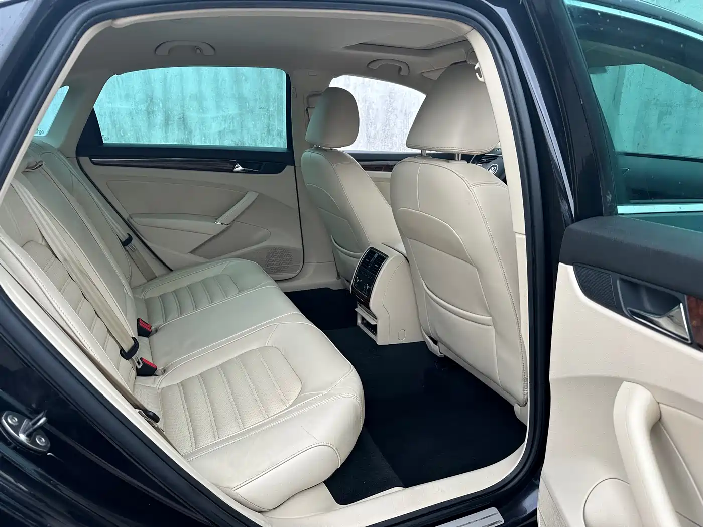 Volkswagen Passat 2011 1.8TSI DSG Royal Edition фото 8