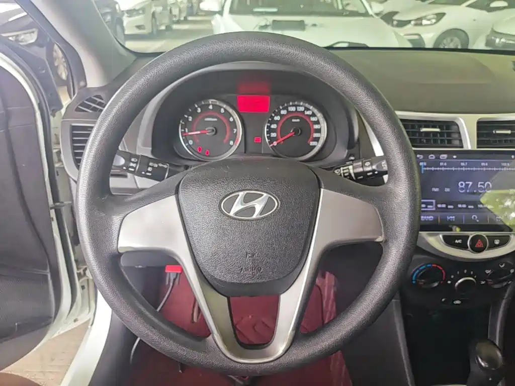 Hyundai Reina 2014 2014 Model 1.4L Automatic GLX