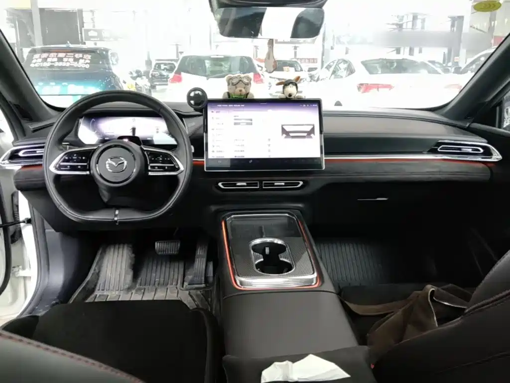Фото 10 - Mazda EZ-6