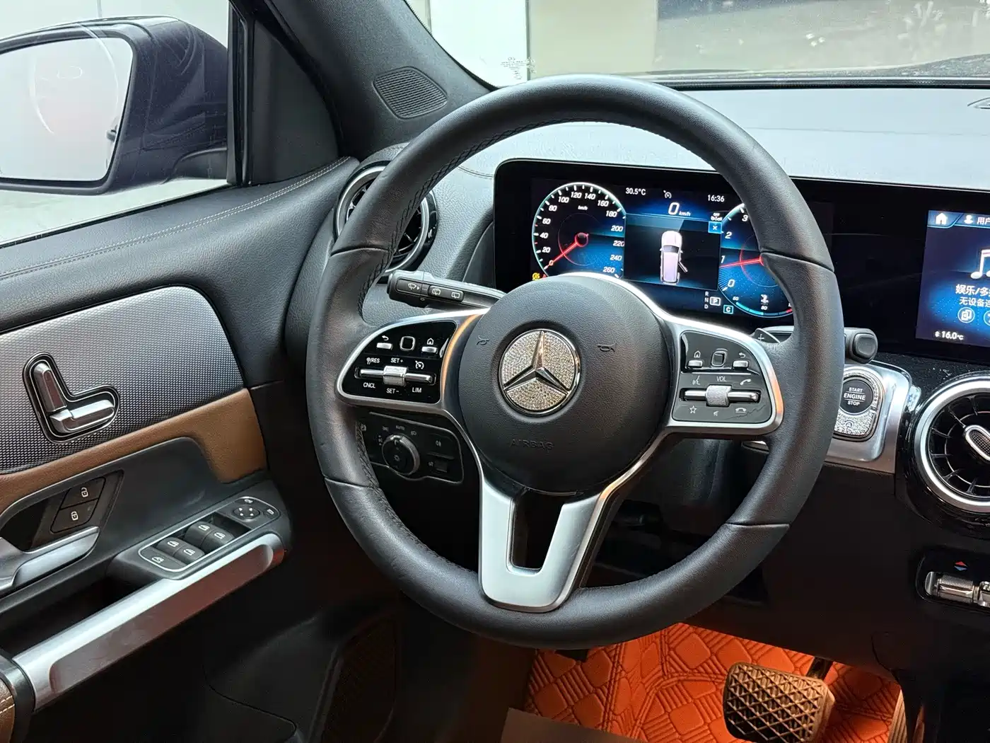 صورة 7 - Mercedes-Benz GLB