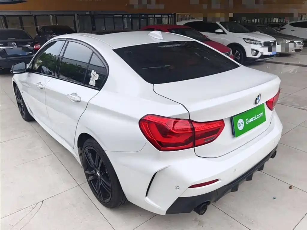 BMW 1 Series 2021 125i M Sport Black Night Edition фото 5