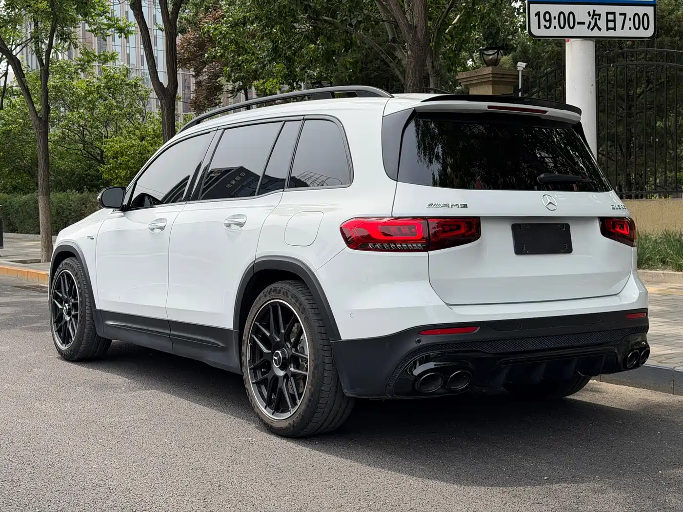 Mercedes-Benz GLB AMG 2023 Model AMG GLB 35 4MATIC фото 5
