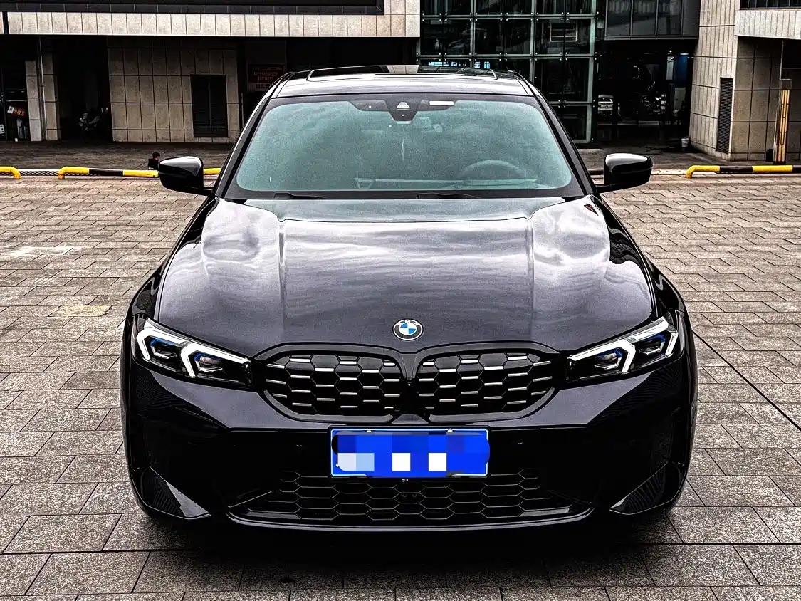 BMW 3 Series 2024 330i M Sport Shadowline Package фото 2