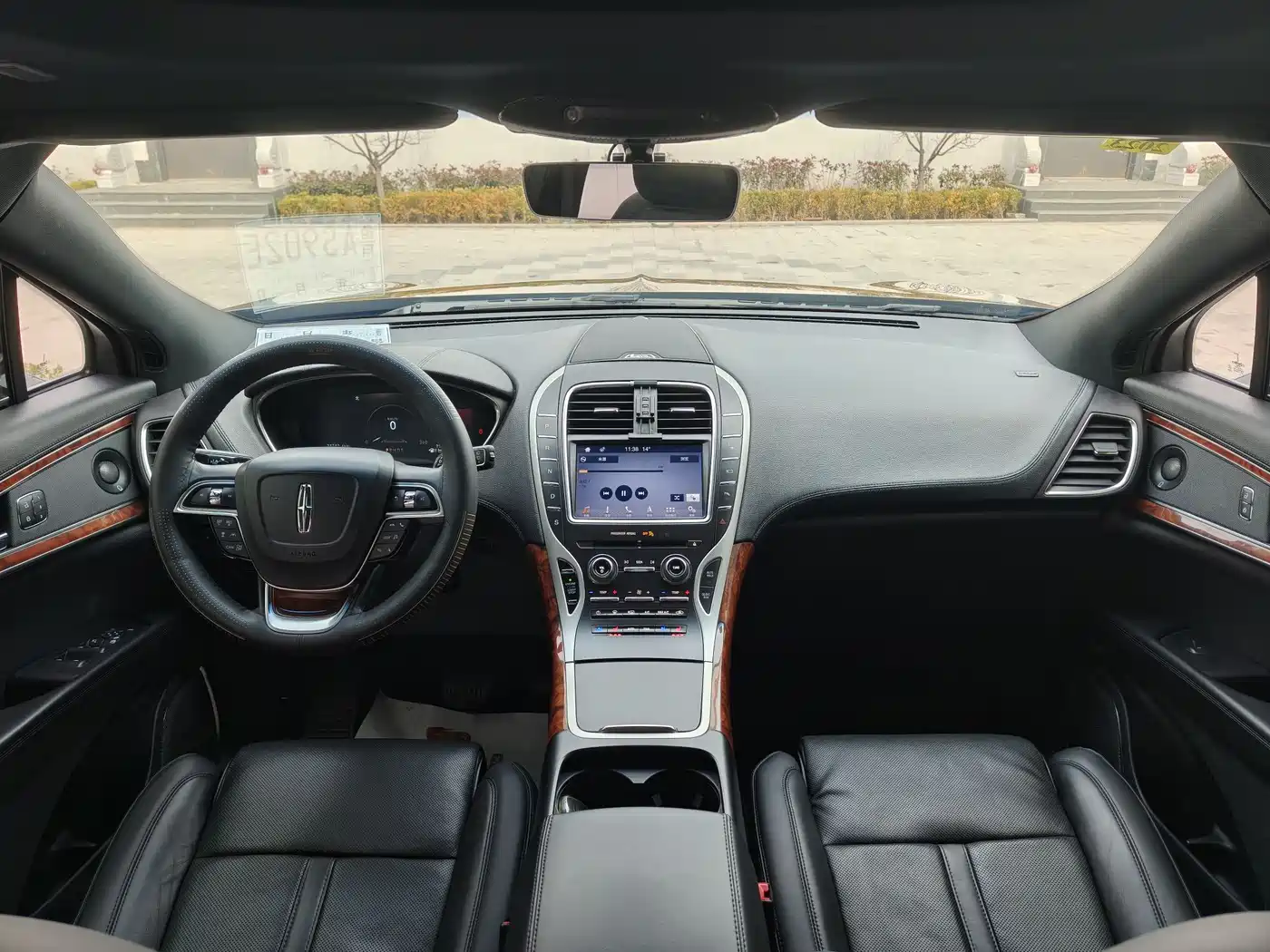 LINCOLN NAVIGATOR (IMPORT)