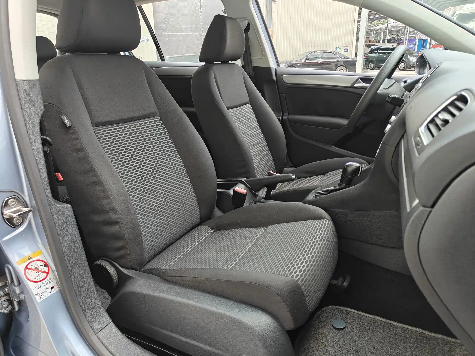 Photo 14 - Volkswagen Golf