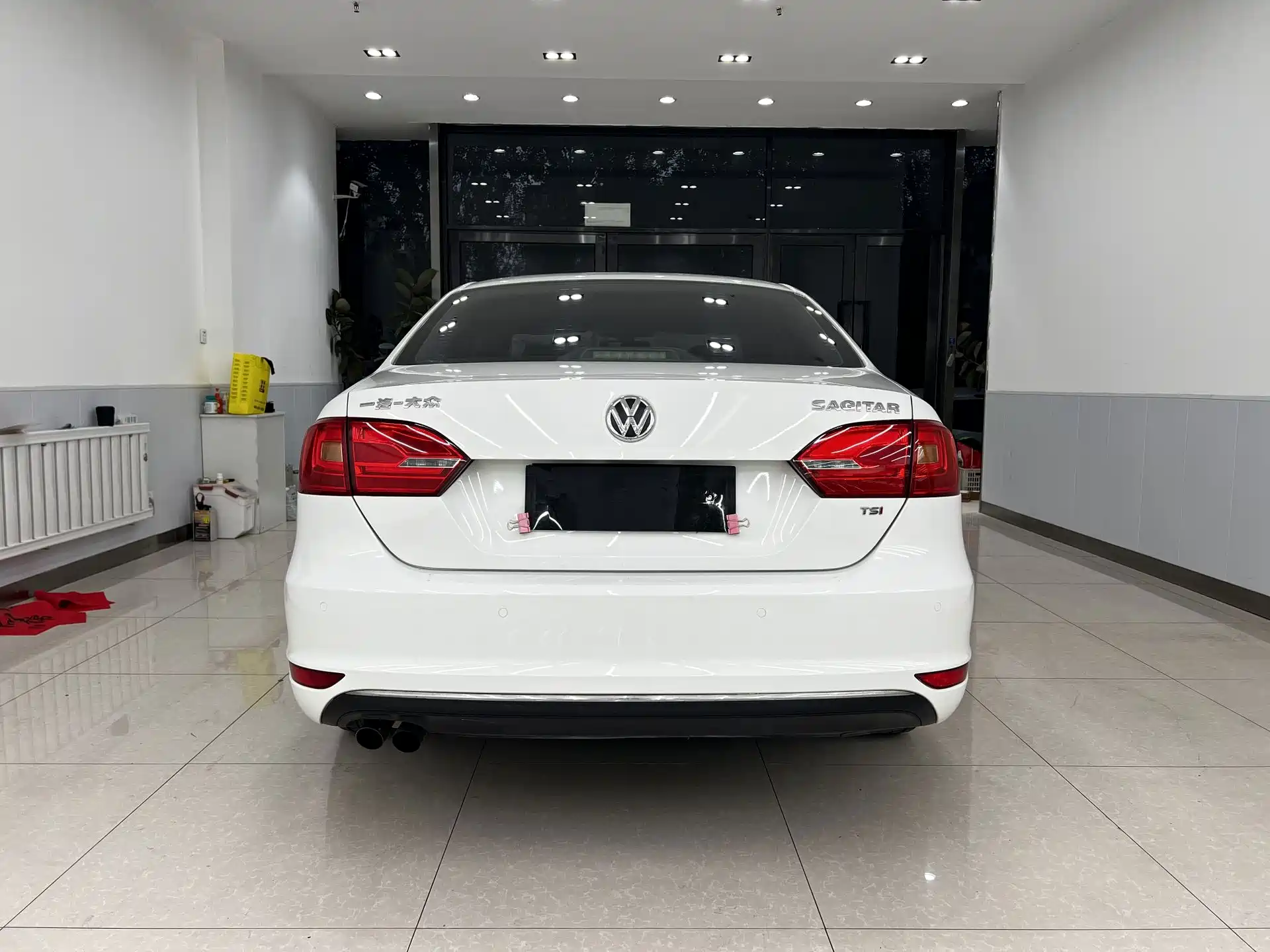 صورة 22 - Volkswagen Sagitar