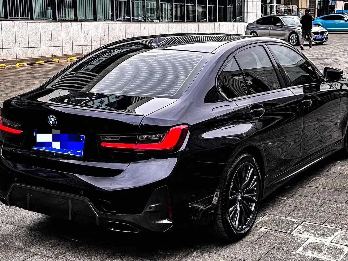 BMW 3 Series 2024 330i M Sport Shadowline Package фото 6