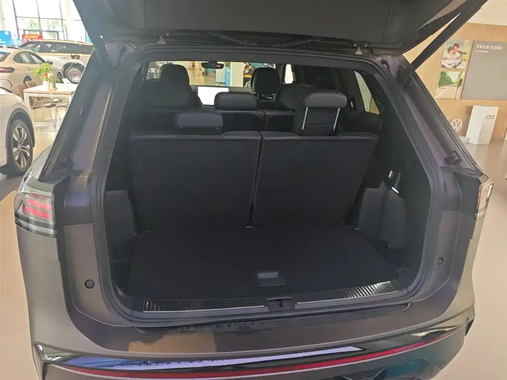 Volkswagen Teramont 2025 Teramont Pro 450TSI 4WD Summit Edition фото 19