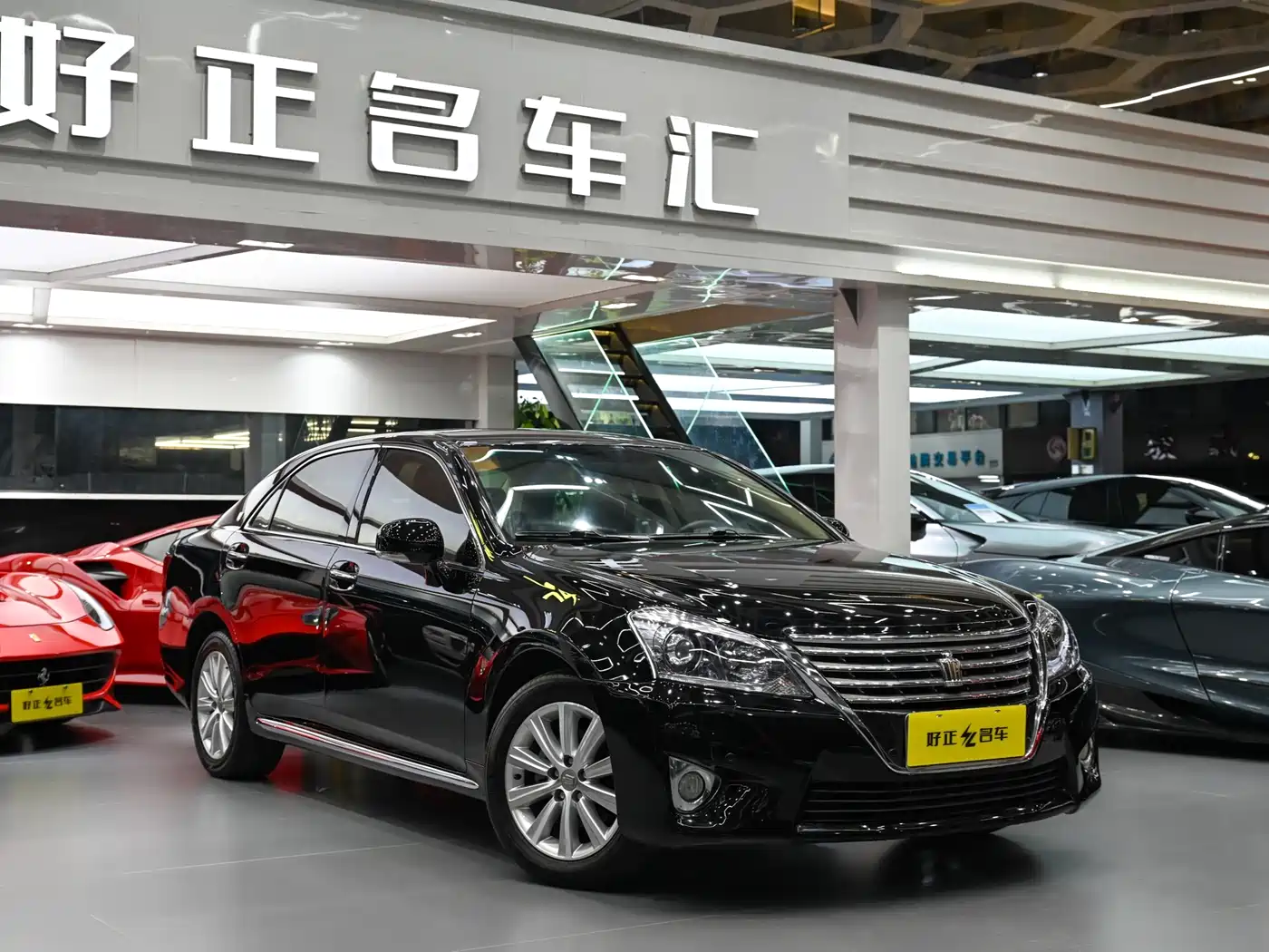 Toyota Crown 2012 2.5L Royal Leather Edition фото 4