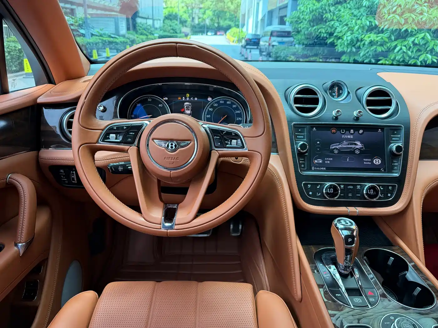 Bentley Bentayga фото 8