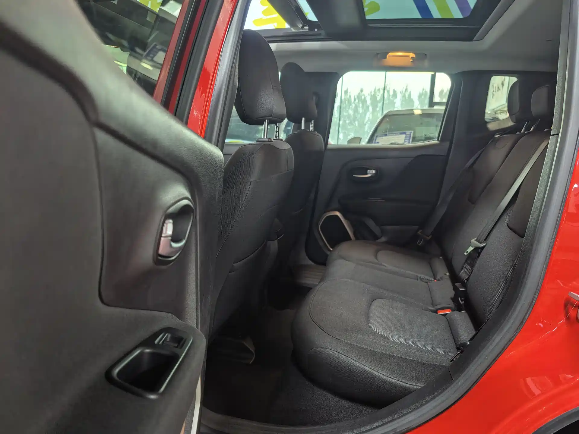 Photo 6 - Jeep Renegade