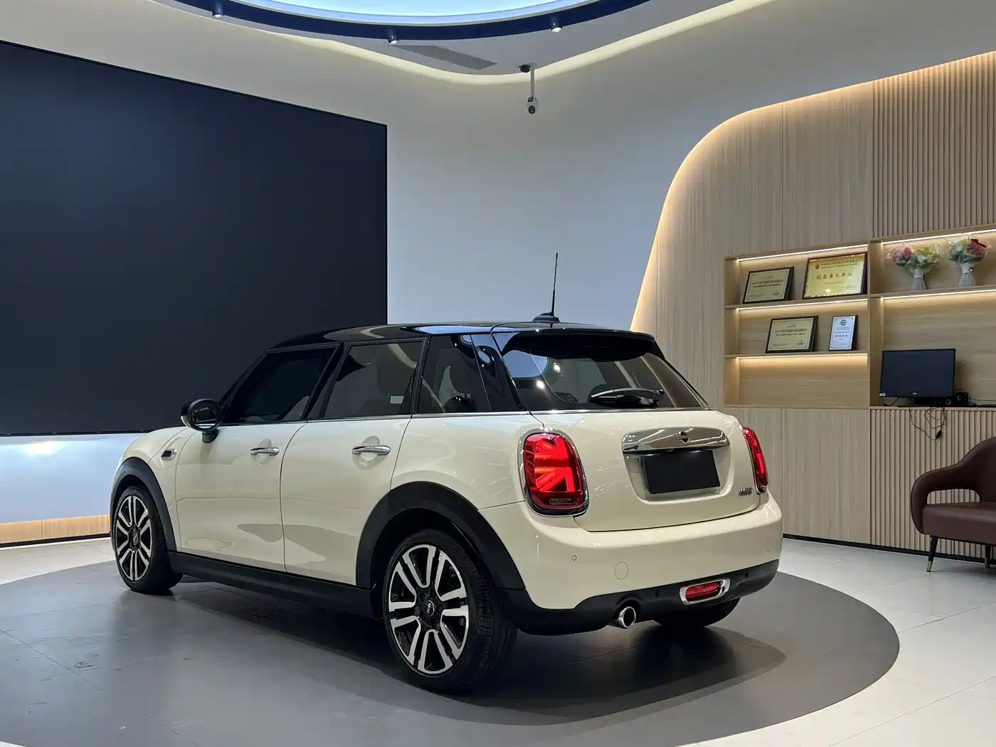 MINI 2019 1.5T COOPER Artist 5-Door фото 5