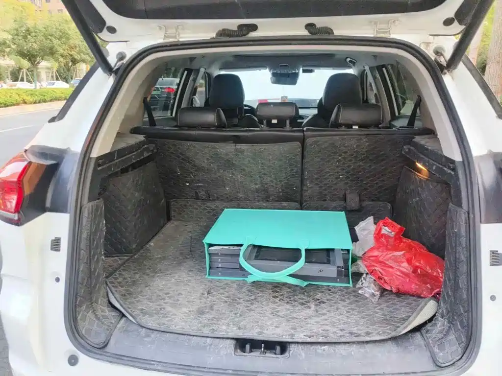 Photo 5 - Geely Atlas