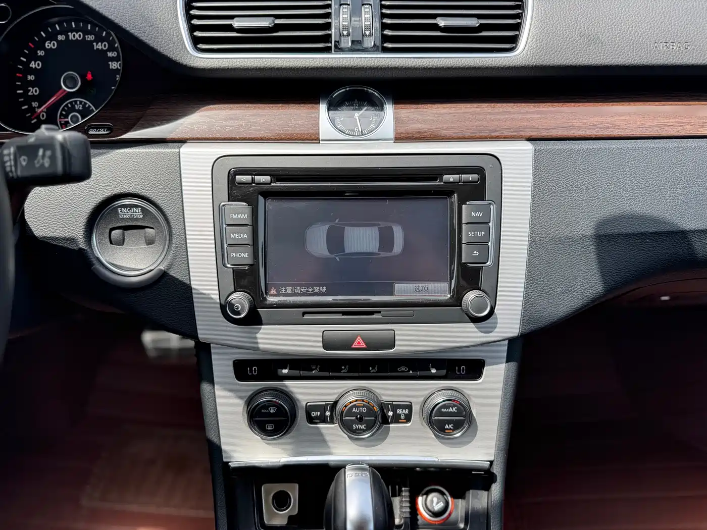 Volkswagen Magotan 2015 Facelift 1.8TSI Premium фото 28