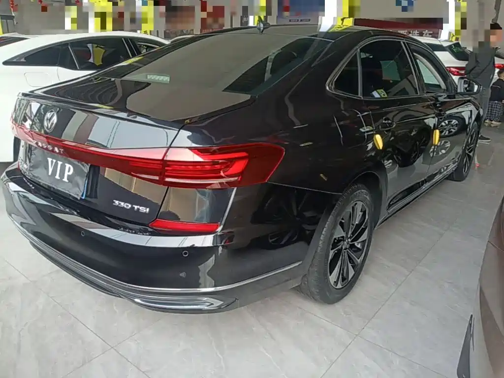 صورة 7 - Volkswagen Passat