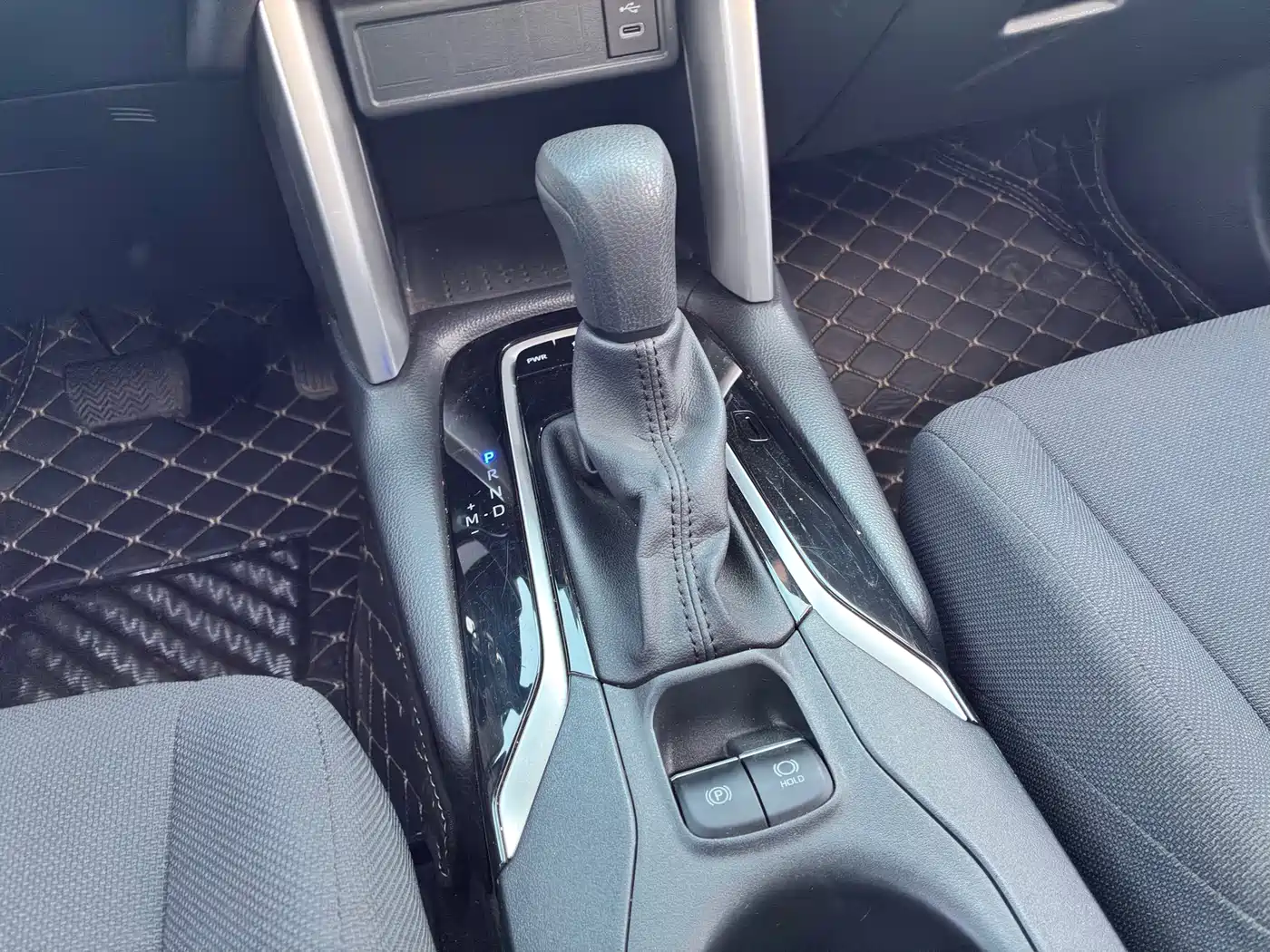 Toyota Frontlander 2023 2.0L CVT Elite Edition фото 12
