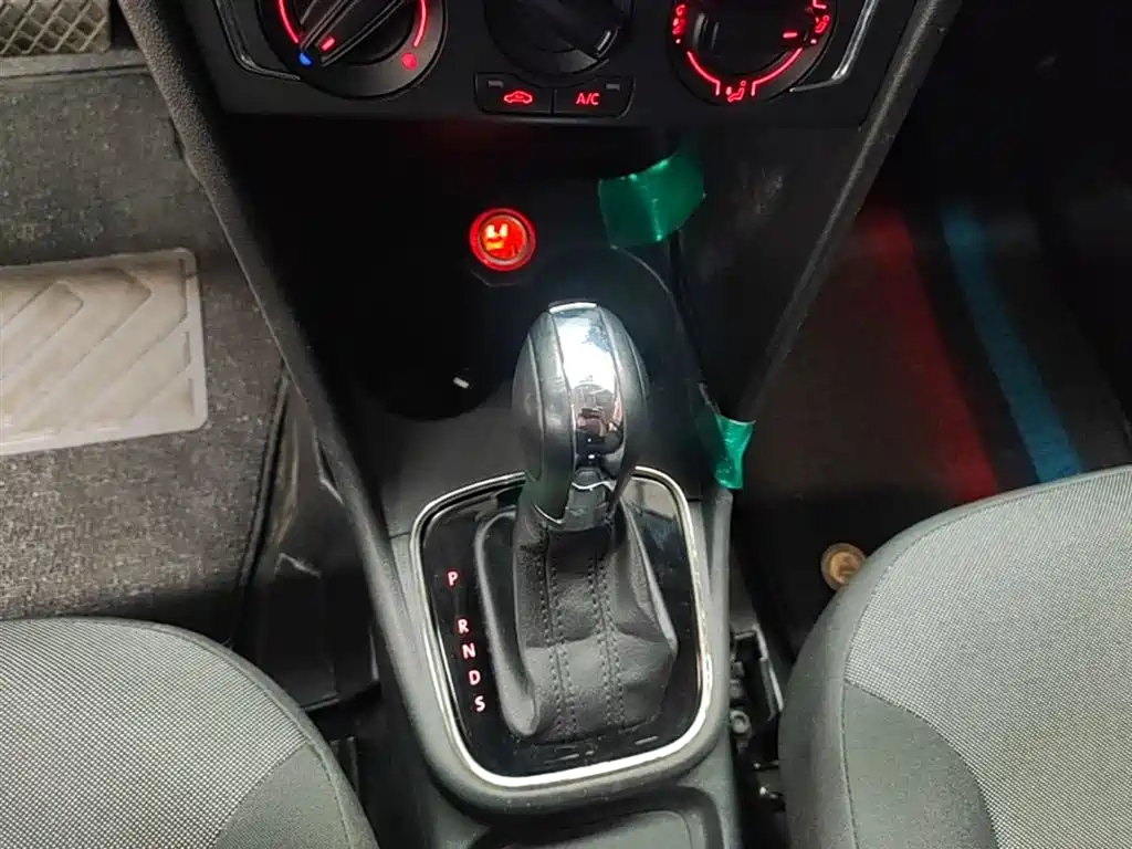 Volkswagen Polo 2016 1.6L Automatic Comfort фото 14