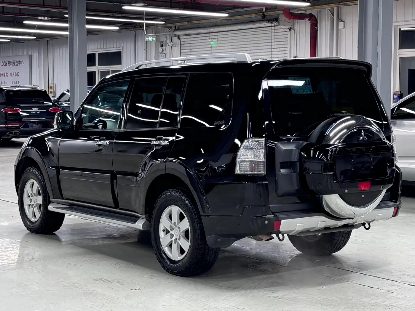 Mitsubishi Pajero (Import) 2010 3.0L Automatic Elite Edition фото 4
