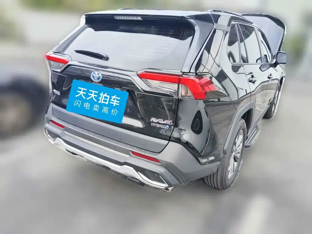 Photo 2 - Toyota RAV4