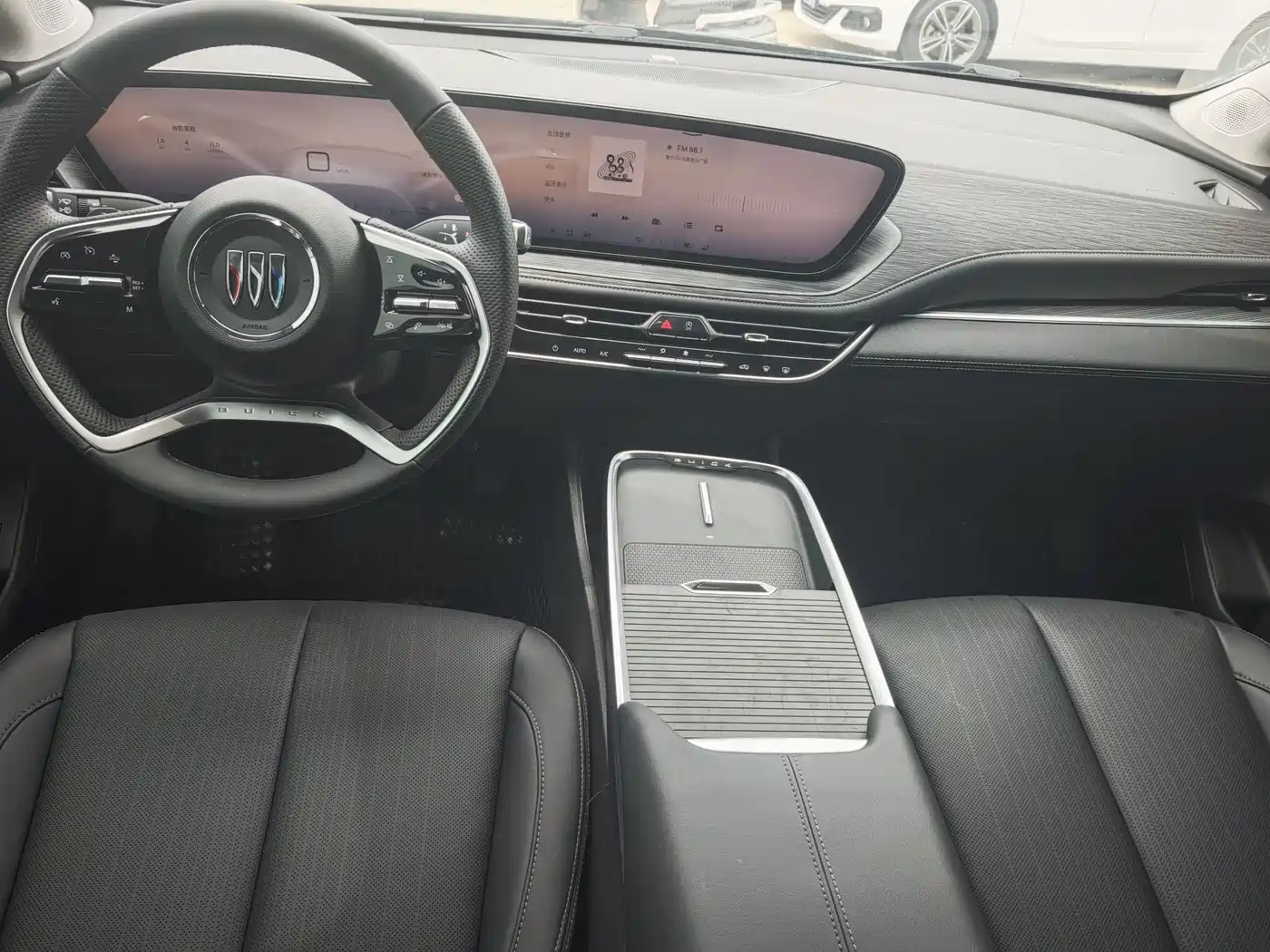 Buick LaCrosse 2025 Model 28T Platinum Edition фото 6