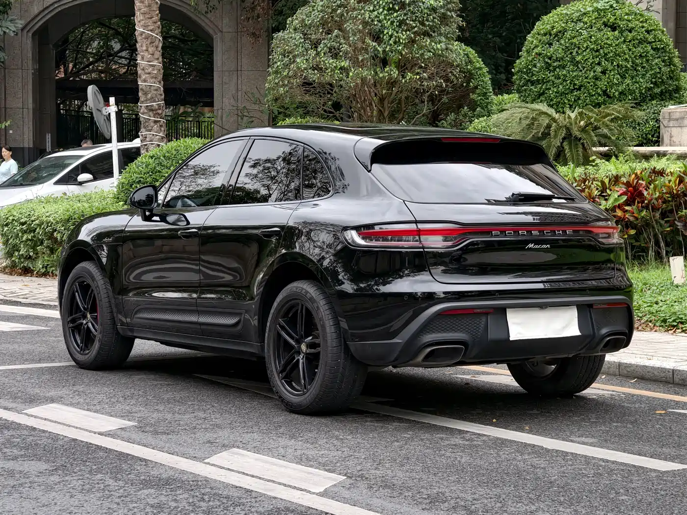 PORSCHE MACAN