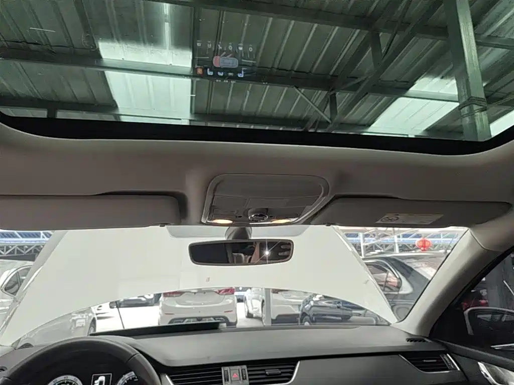 Škoda Octavia 2019 1.5L Automatic Luxury Edition фото 18
