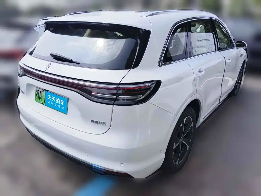 Photo 2 - Shangjie SUV