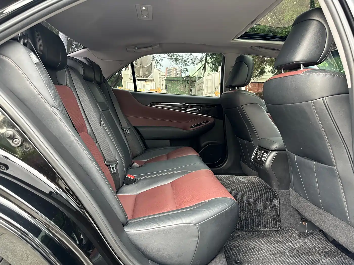 Toyota Crown 2018 2.0T Sport Edition фото 8