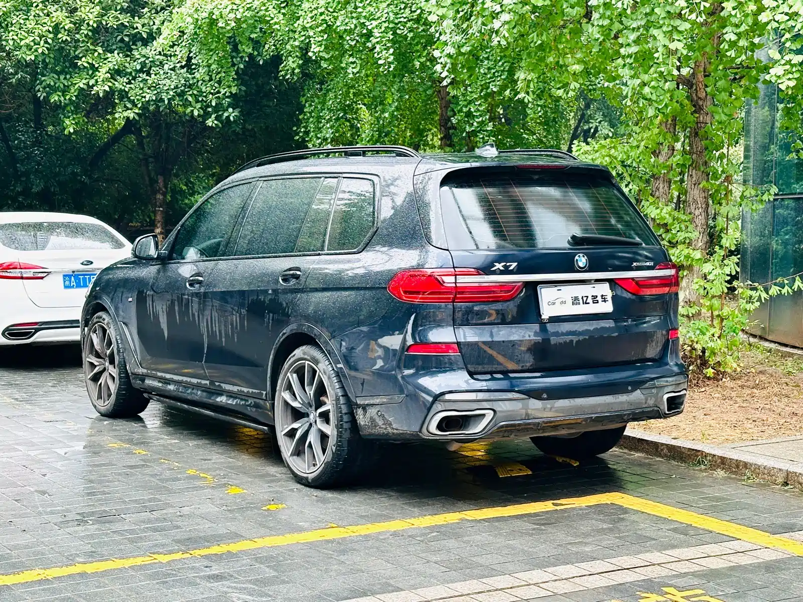 Photo 3 - BMW X7