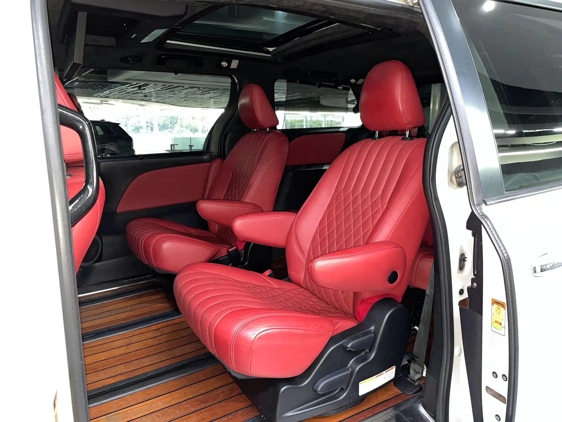 Photo 12 - Toyota Sienna