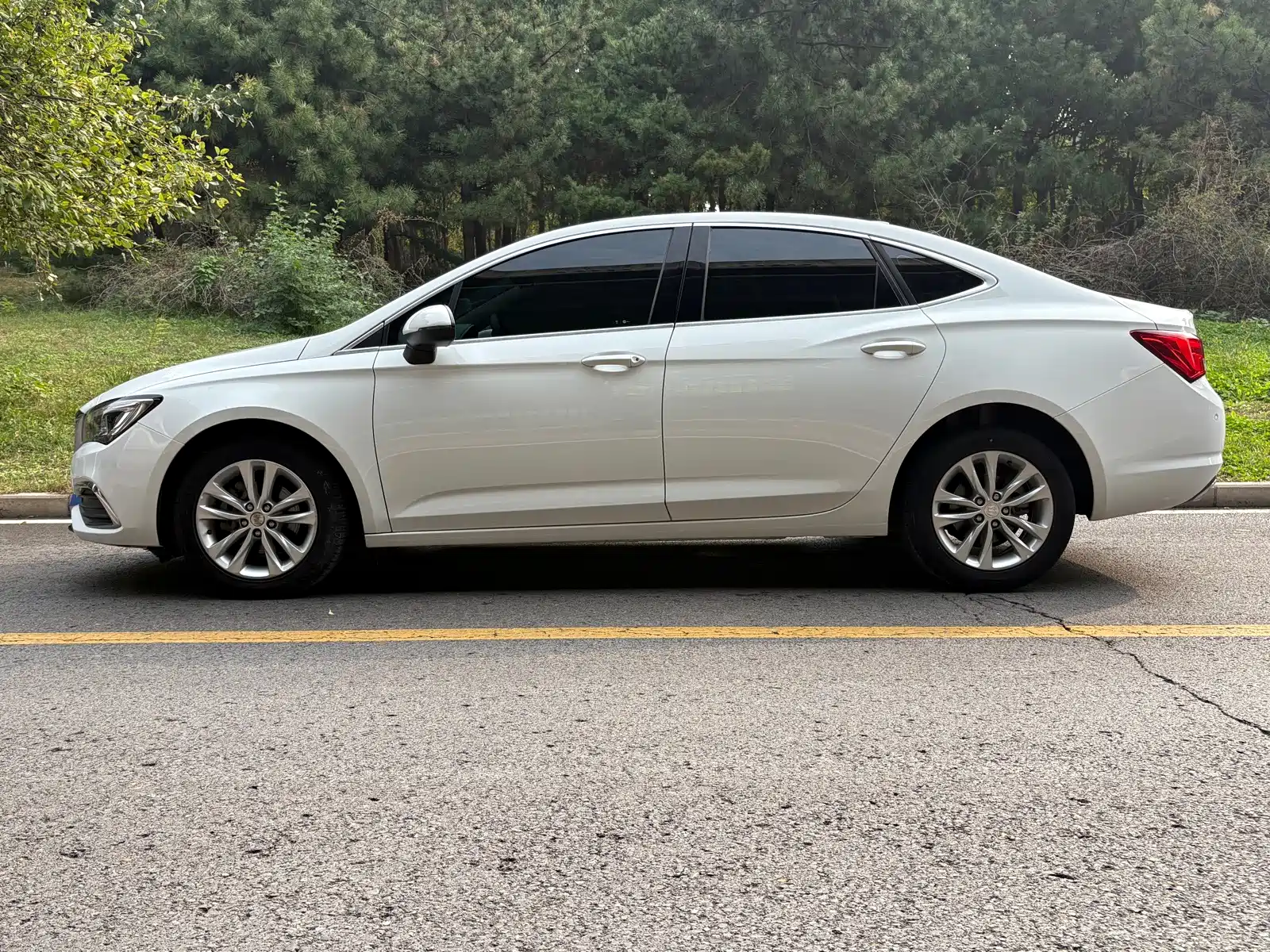 Photo 3 - Buick Verano