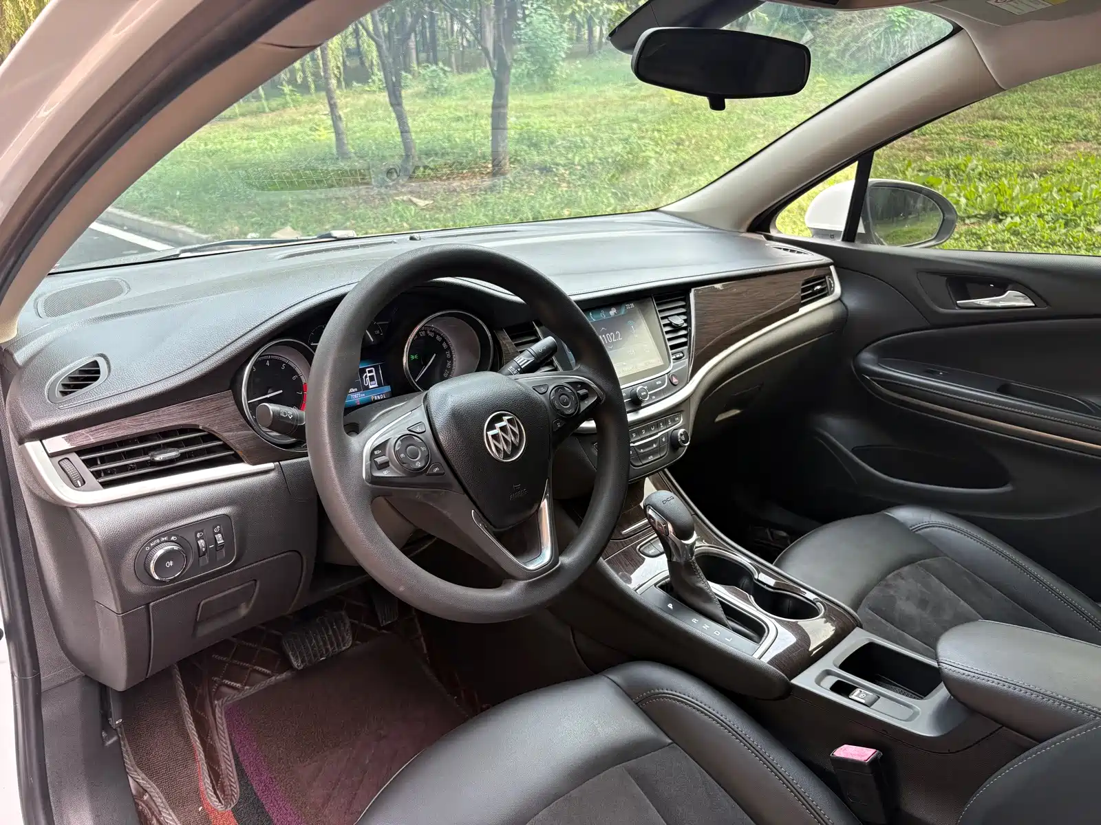 Photo 4 - Buick Verano