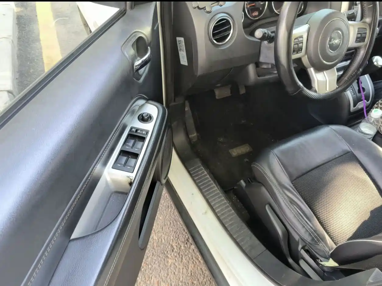 Jeep Compass (Import) 2014 2014 Facelift 2.4L 4WD Comfort Edition