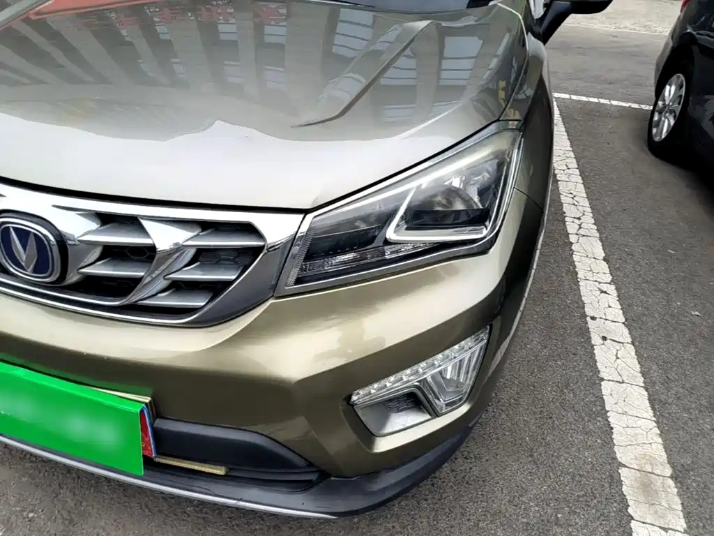 Фото 24 - Changan CS15