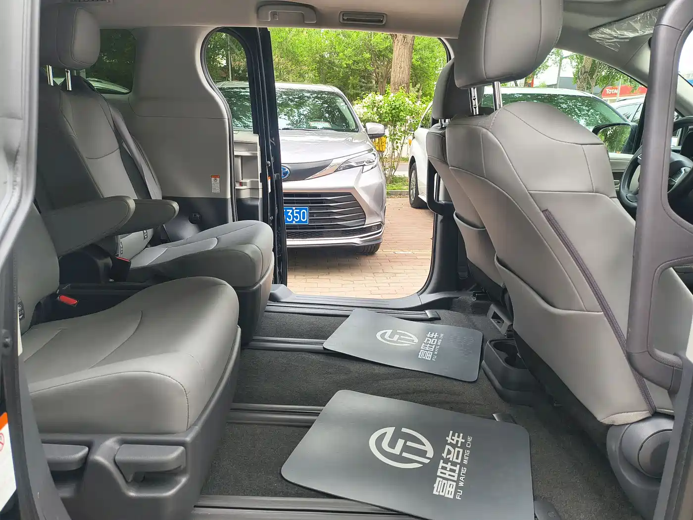 Toyota Granvia 2024 2.5L Hybrid Comfort фото 21