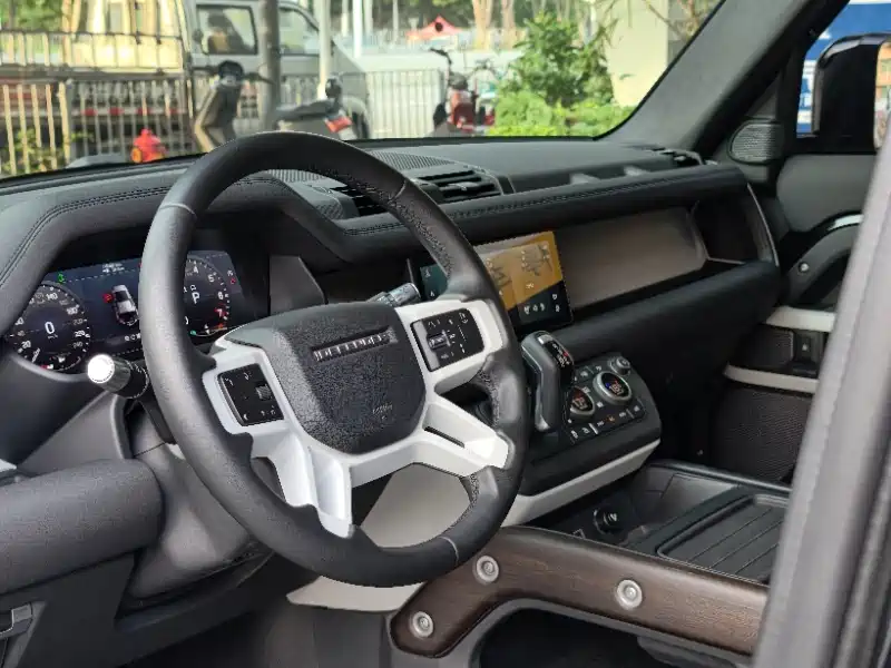 Land Rover Defender 2020 Model 110 P400 SE фото 5