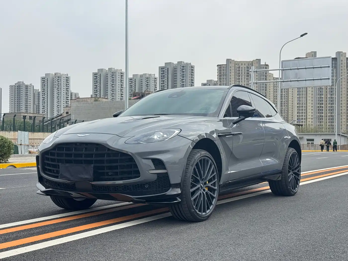 ASTON MARTIN DBX