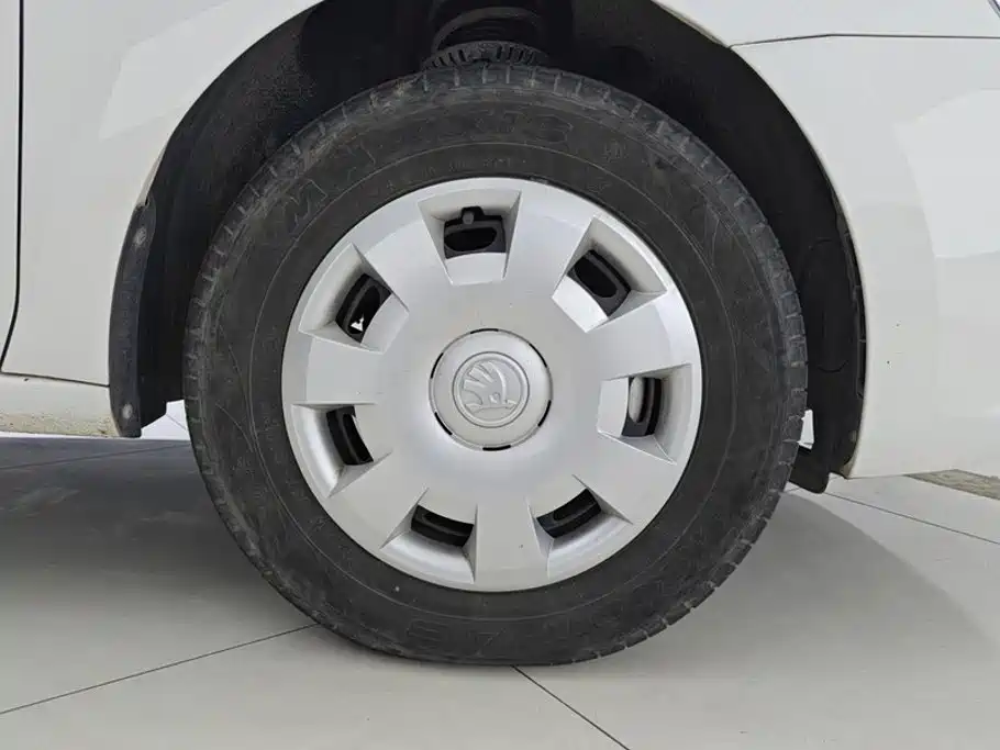 Фото 6 - Škoda Rapid
