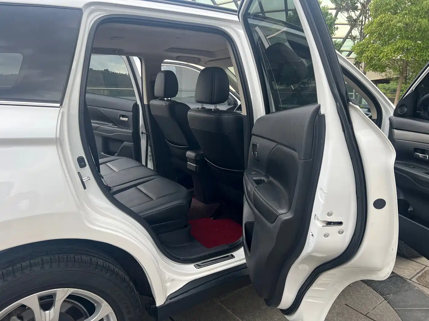 Mitsubishi Outlander (Import) 2014 2.4L 4WD Luxury Value Edition 5-seater фото 9