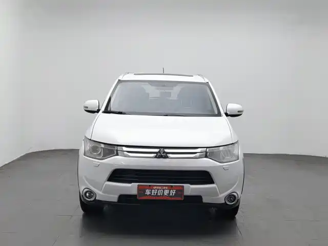 Mitsubishi Outlander (Import) 2014 2.4L 4WD Luxury Value Edition 5-seater — фото 3