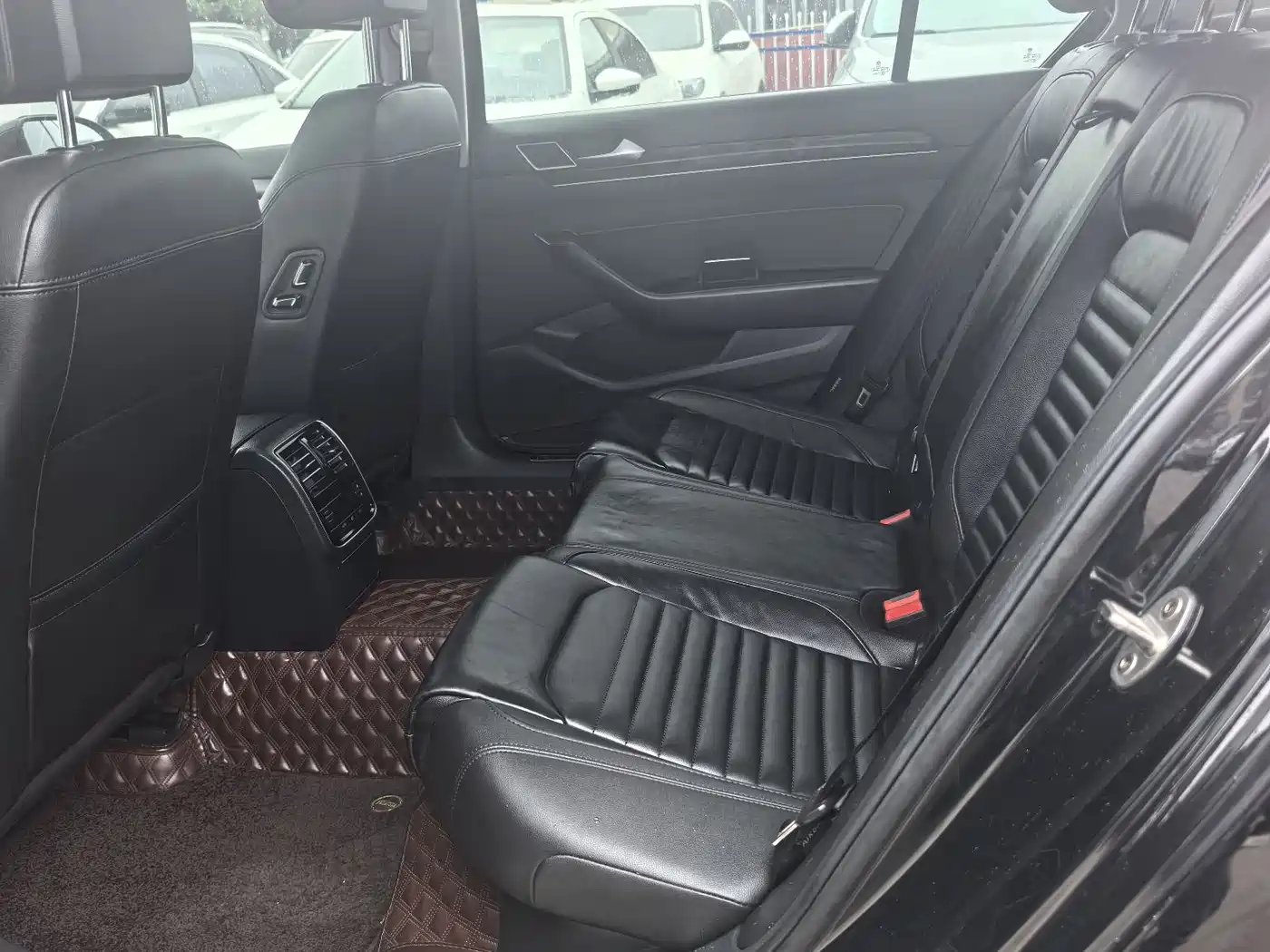 Volkswagen Magotan 2019 330TSI DSG Luxury Class China VI фото 6