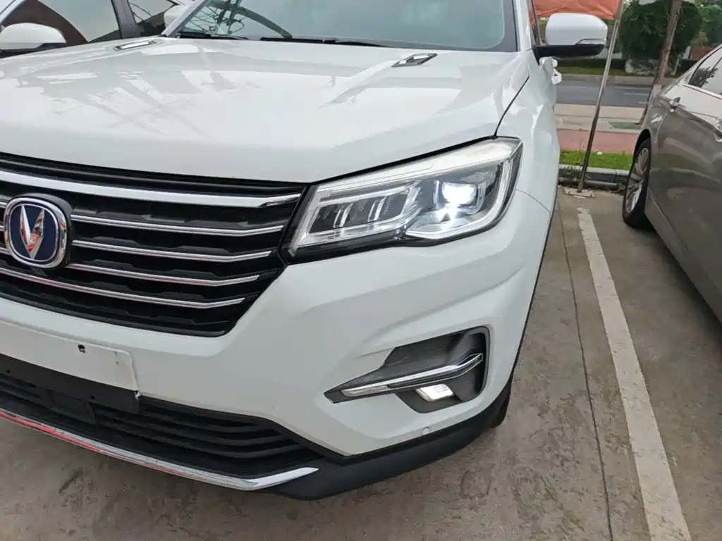 Photo 24 - Changan CS75