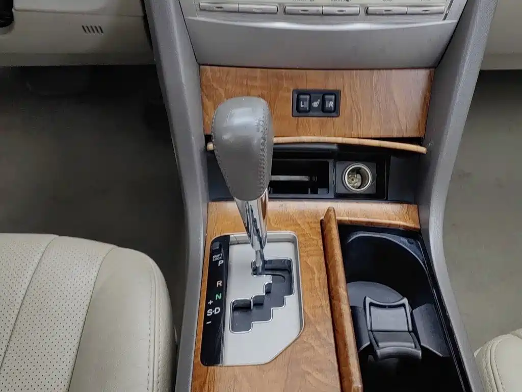 Фото 13 - Toyota Camry