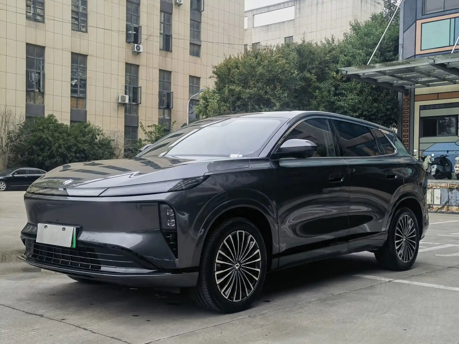 Photo 1 - Dongfeng Aeolus L8