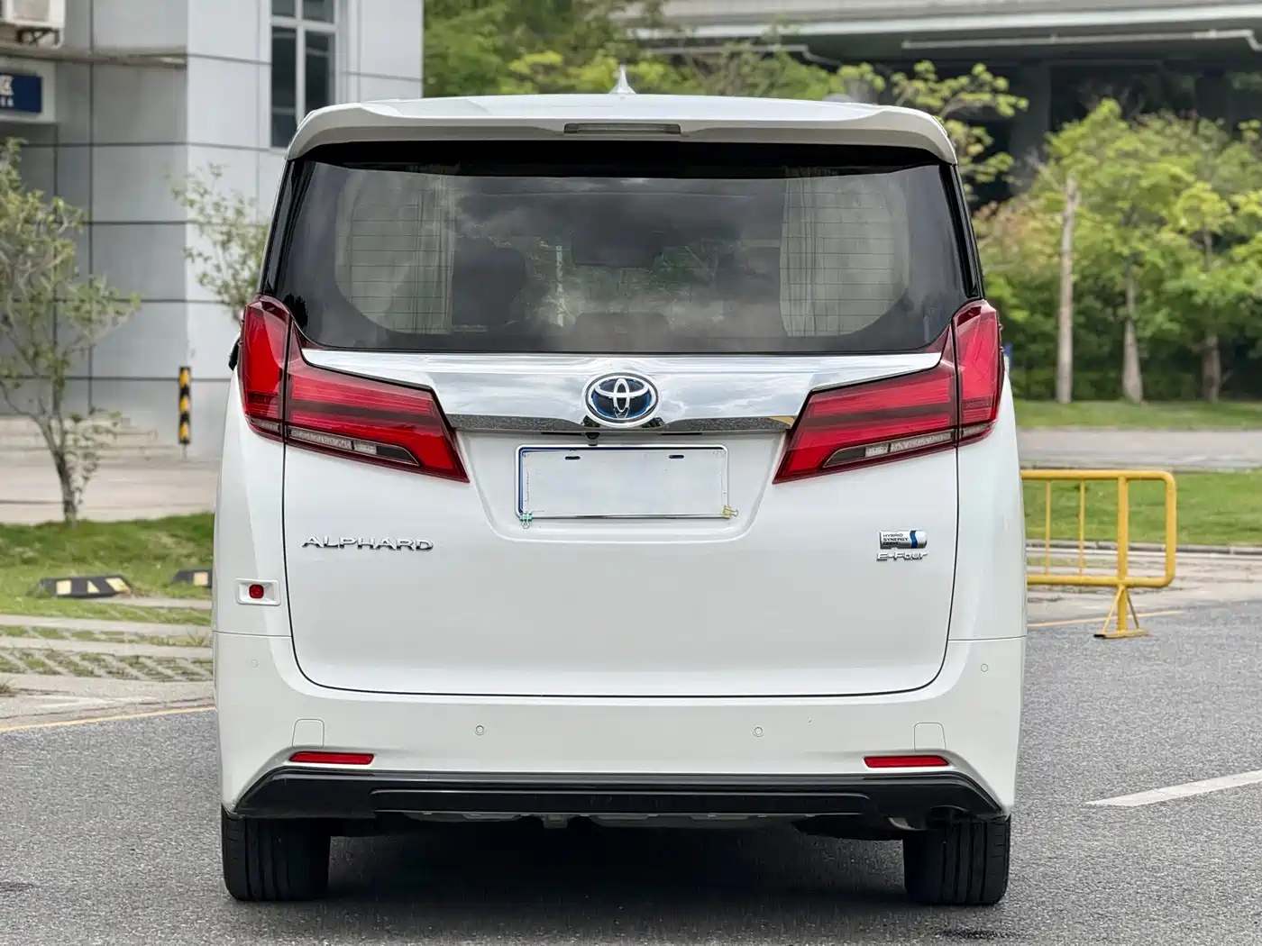 Toyota Alphard 2021 Hybrid 2.5L Luxury фото 16