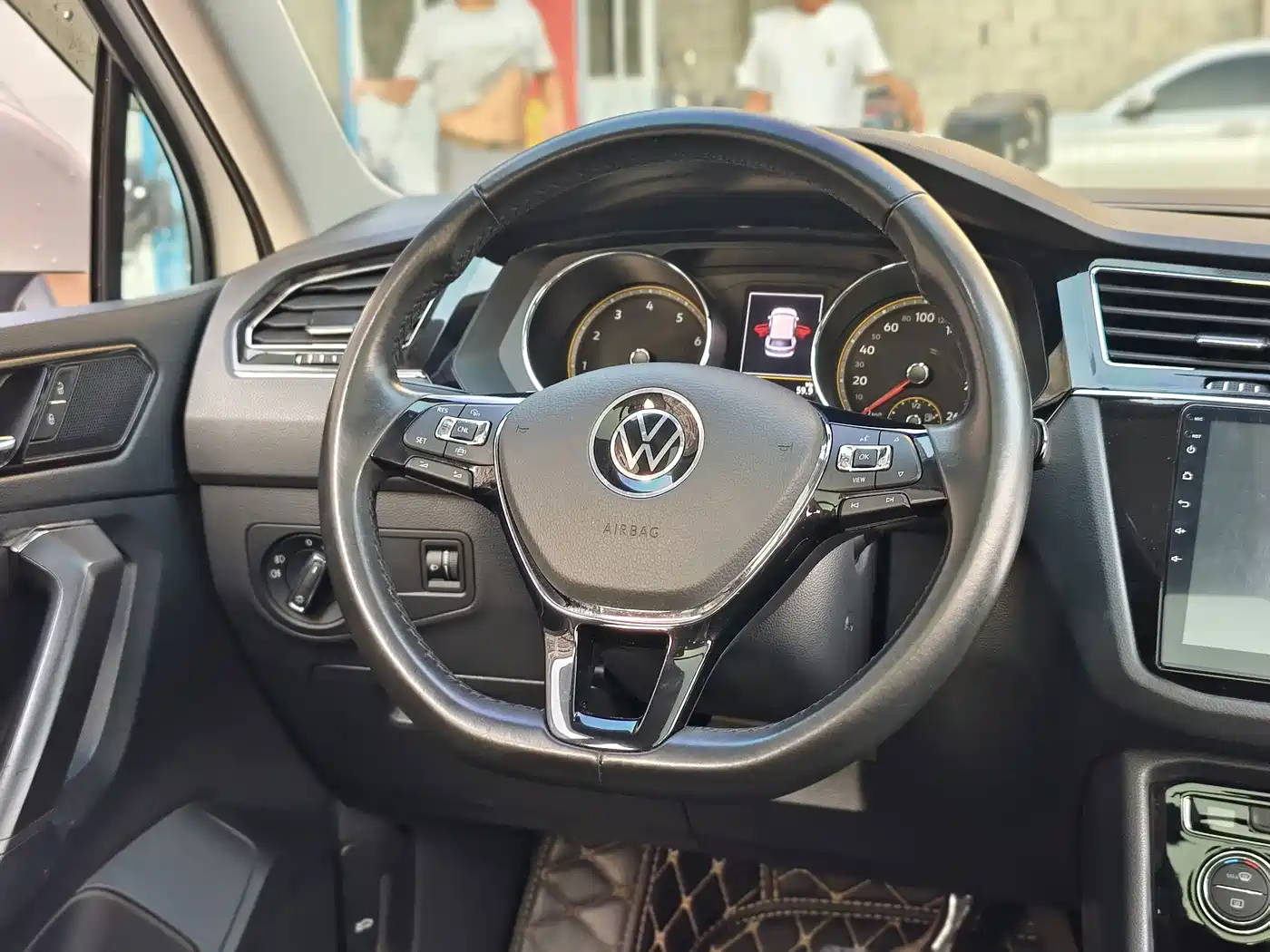Фото 9 - Volkswagen Tiguan L