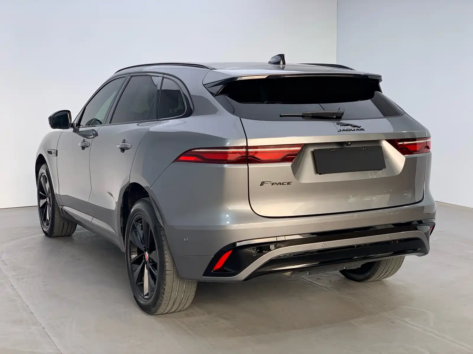 Фото 5 - Jaguar F-PACE