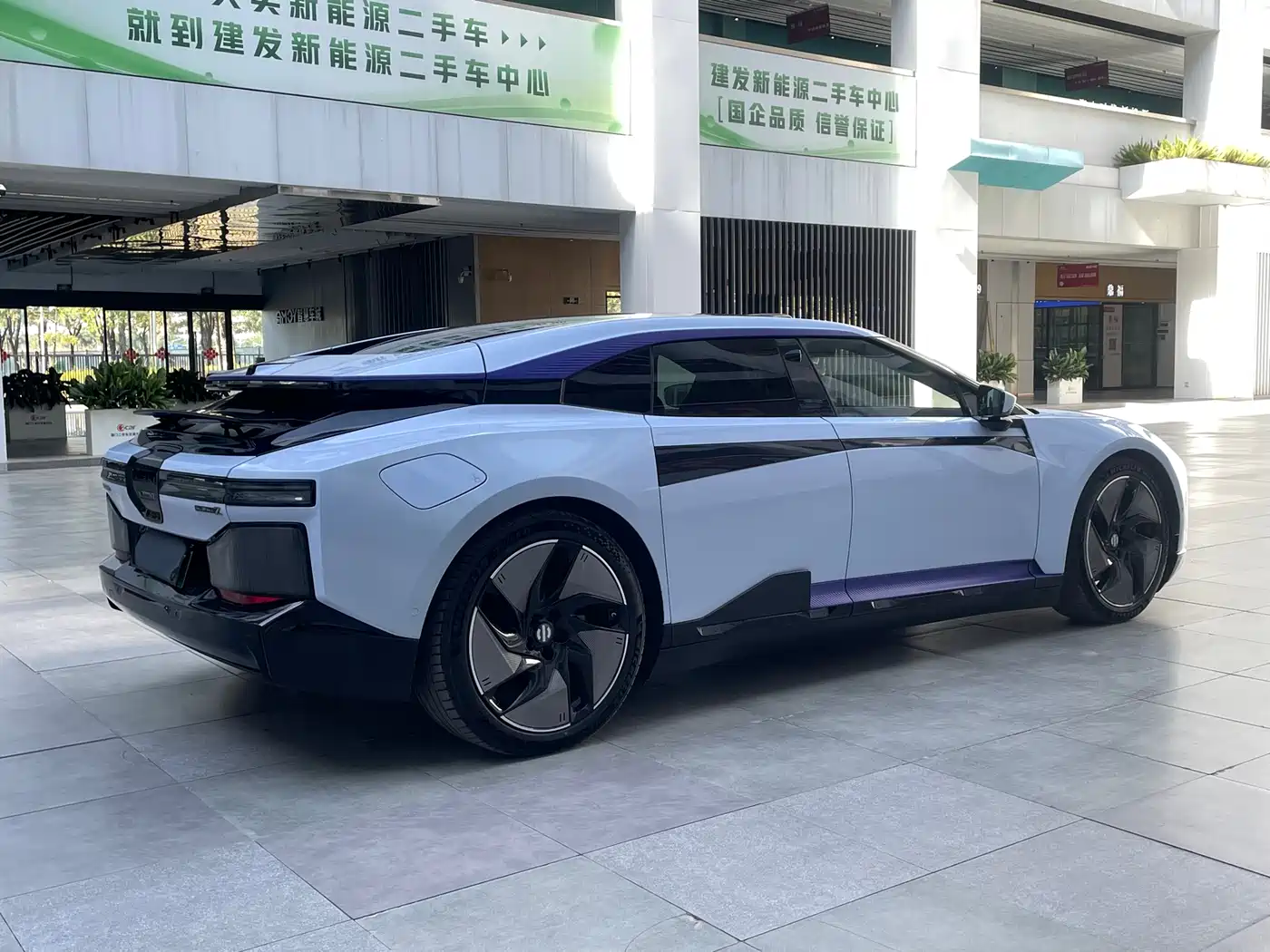 HiPhi Z 2023 5-Seater фото 17
