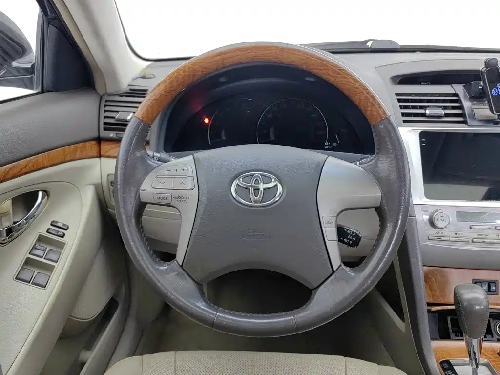 Фото 11 - Toyota Camry
