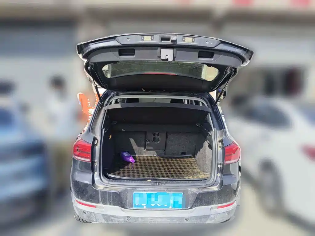 Photo 13 - Volkswagen Tiguan